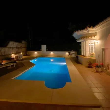 Villa With Pool, Jacuzzi, Barbecue, Garden And Privacy V215 *