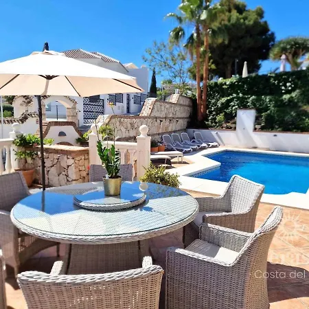 With Pool, Jacuzzi, Barbecue, Garden And Privacy V215 *
