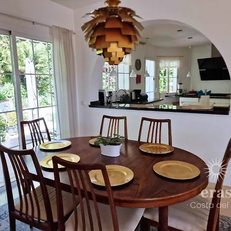 With Pool, Jacuzzi, Barbecue, Garden And Privacy V215
