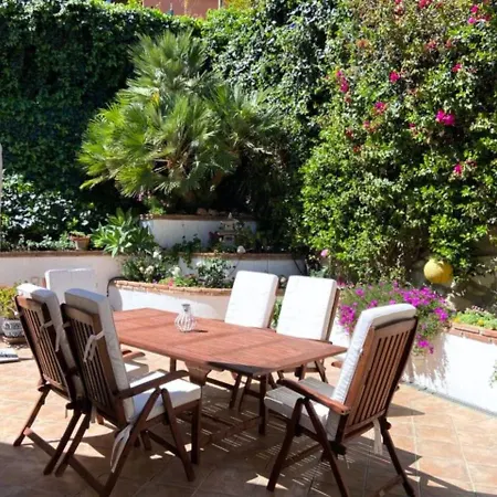 Villa With Pool, Jacuzzi, Barbecue, Garden And Privacy V215 *