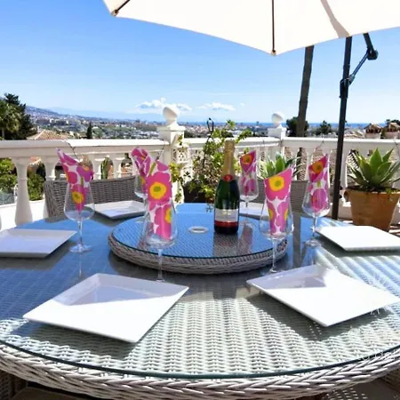 With Pool, Jacuzzi, Barbecue, Garden And Privacy V215 Villa *